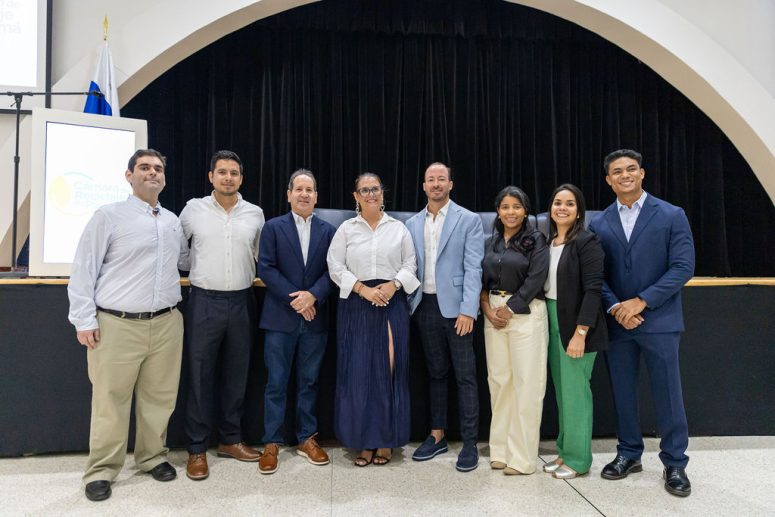 Grupo en evento de reactivación de la Cámara de Reciclaje de Panamá en Ciudad del Saber